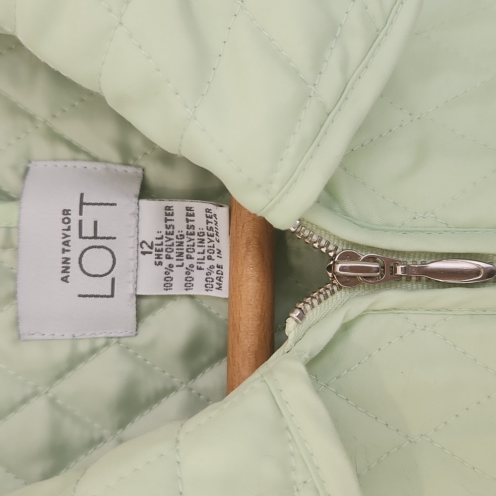 Ann Taylor Loft  Light Lime Green Quilted Jacket. Size 12 - Picture 3 of 9